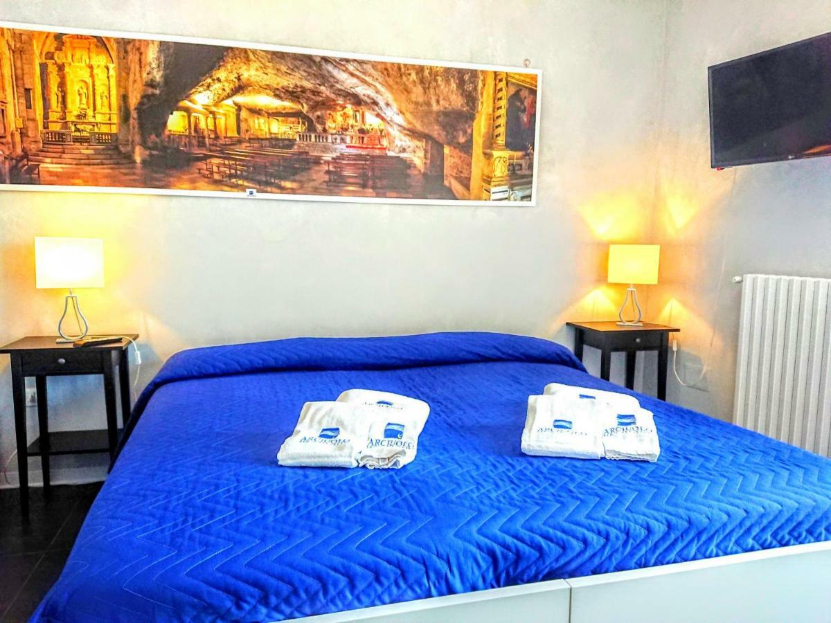 Rooms Gli Arcangeli 2 - Affitti Brevi Italia モンテ・サンタンジェロ エクステリア 写真